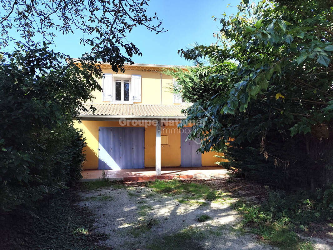 Maison à CAMARET-SUR-AIGUES