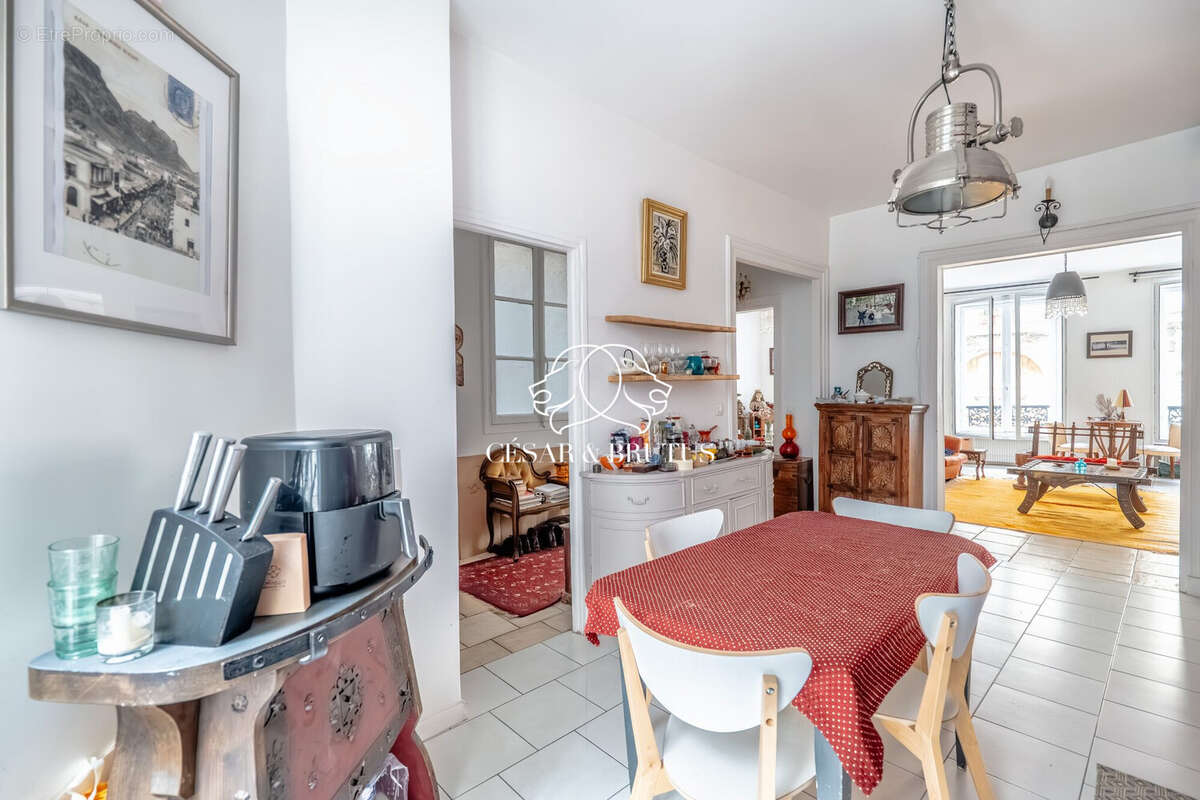Appartement à PARIS-8E