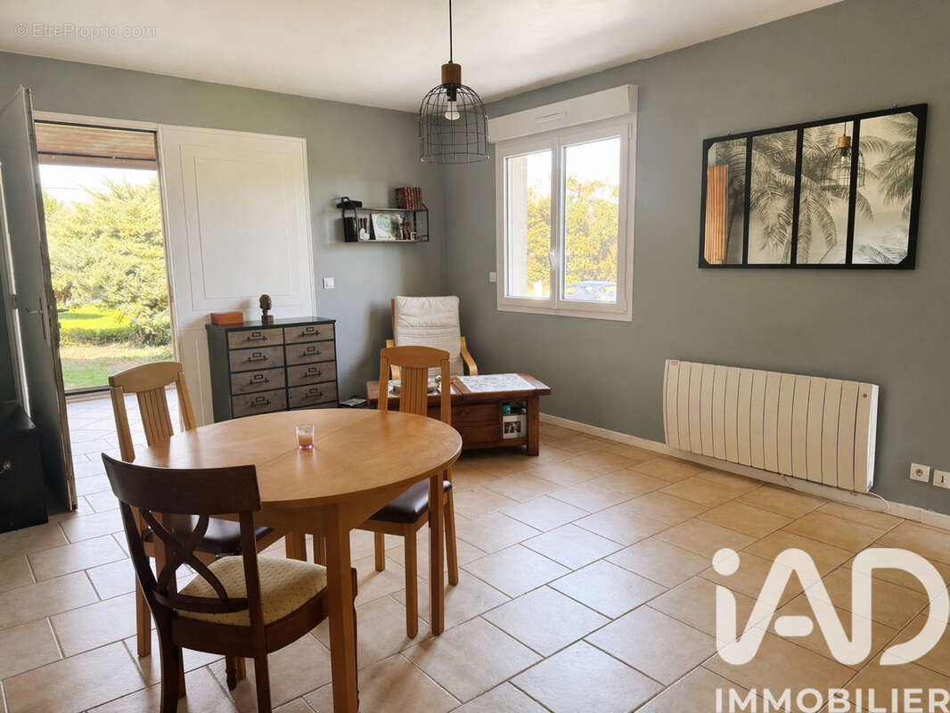 Photo 4 - Maison à LES PEINTURES