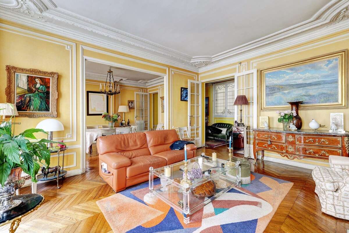 Appartement à PARIS-16E