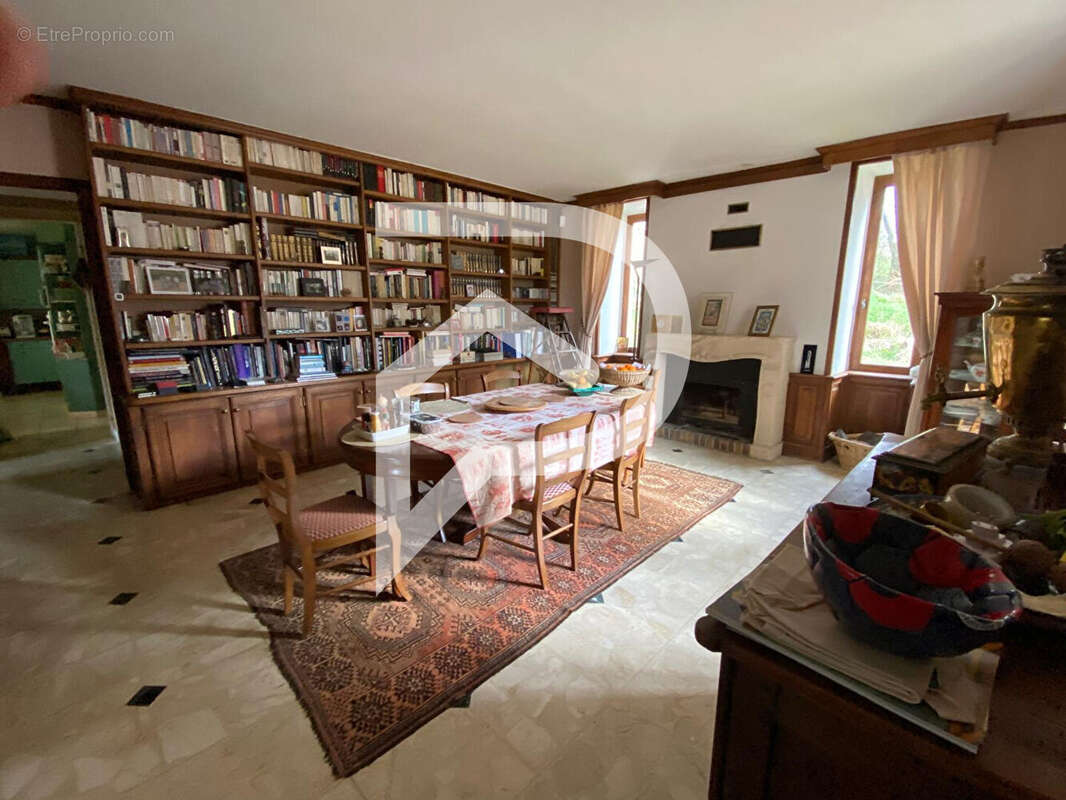 Maison à BEAUMONT-SARDOLLES