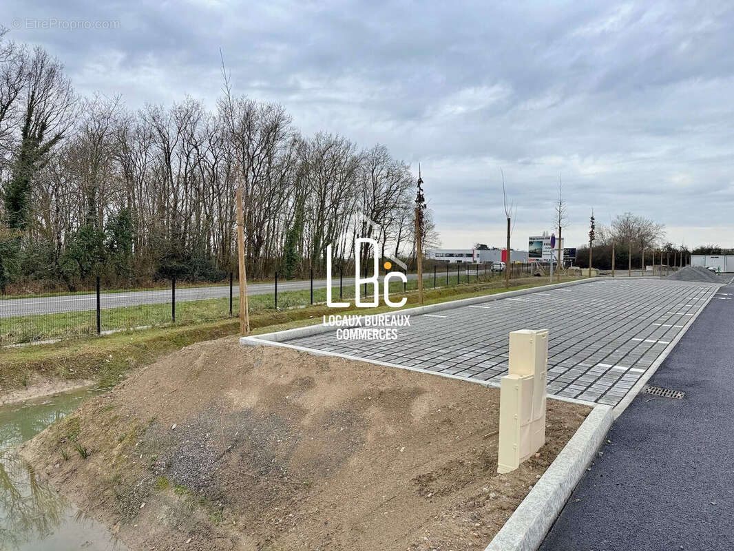 Commerce à BASSE-GOULAINE