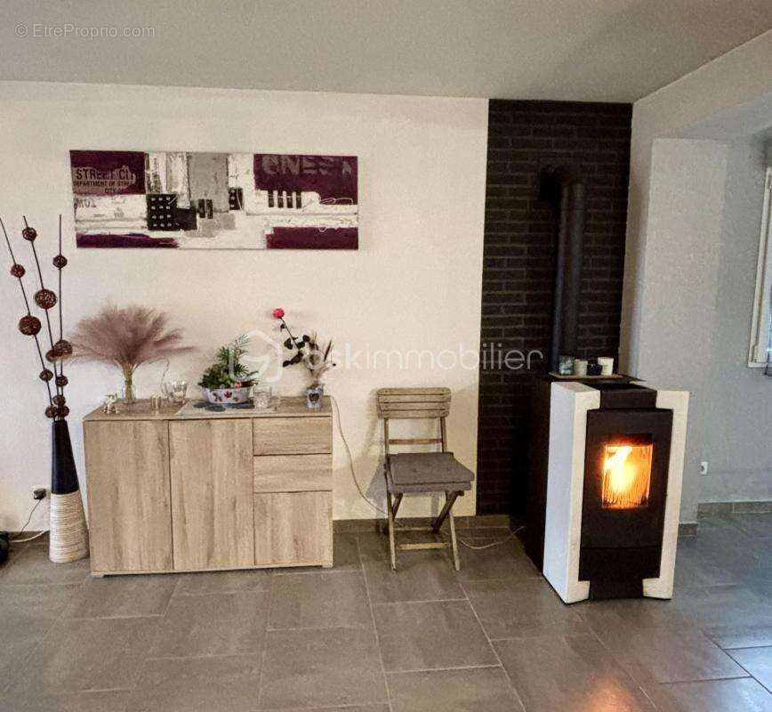 Maison à LES AYVELLES