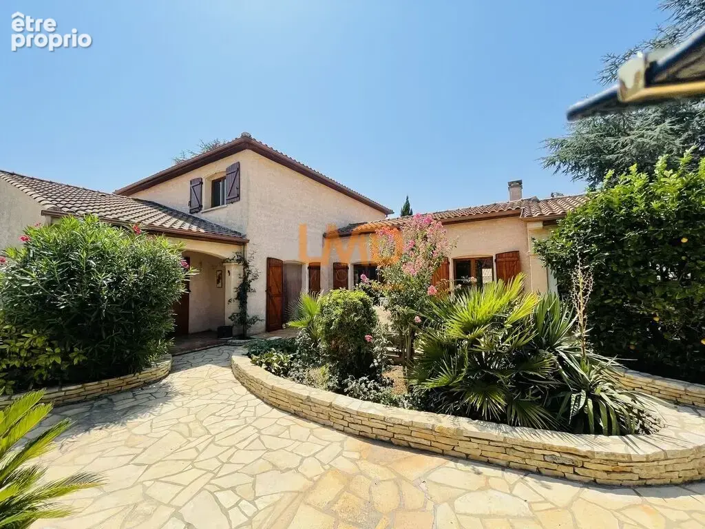 Propriété T5 avec piscine, parc, garages - photo 27