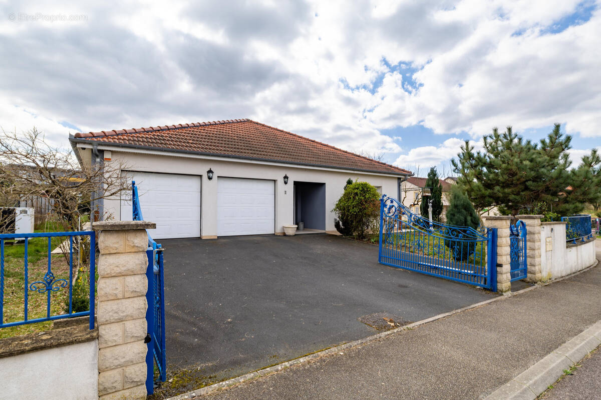 Maison à SAINTE-MARIE-AUX-CHENES