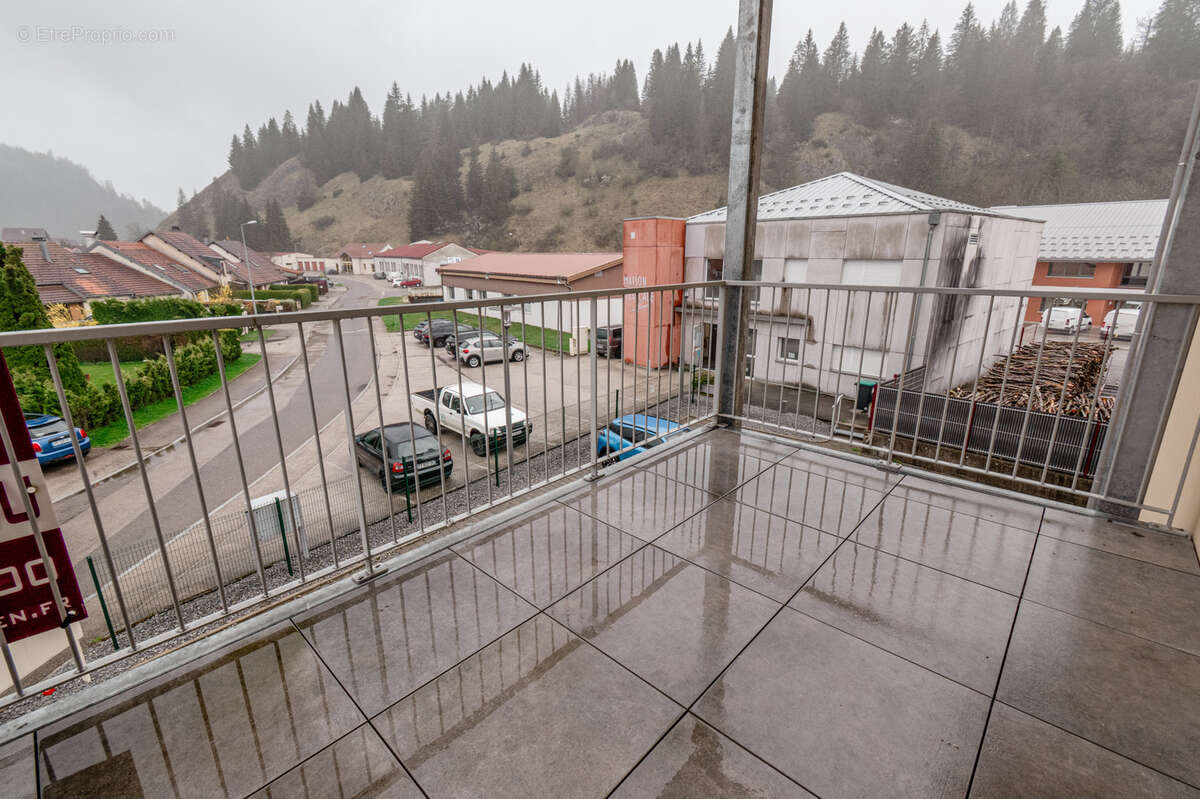 Appartement à LA CLUSE-ET-MIJOUX