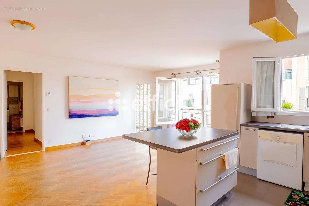 Appartement à VILLENEUVE-LA-GARENNE