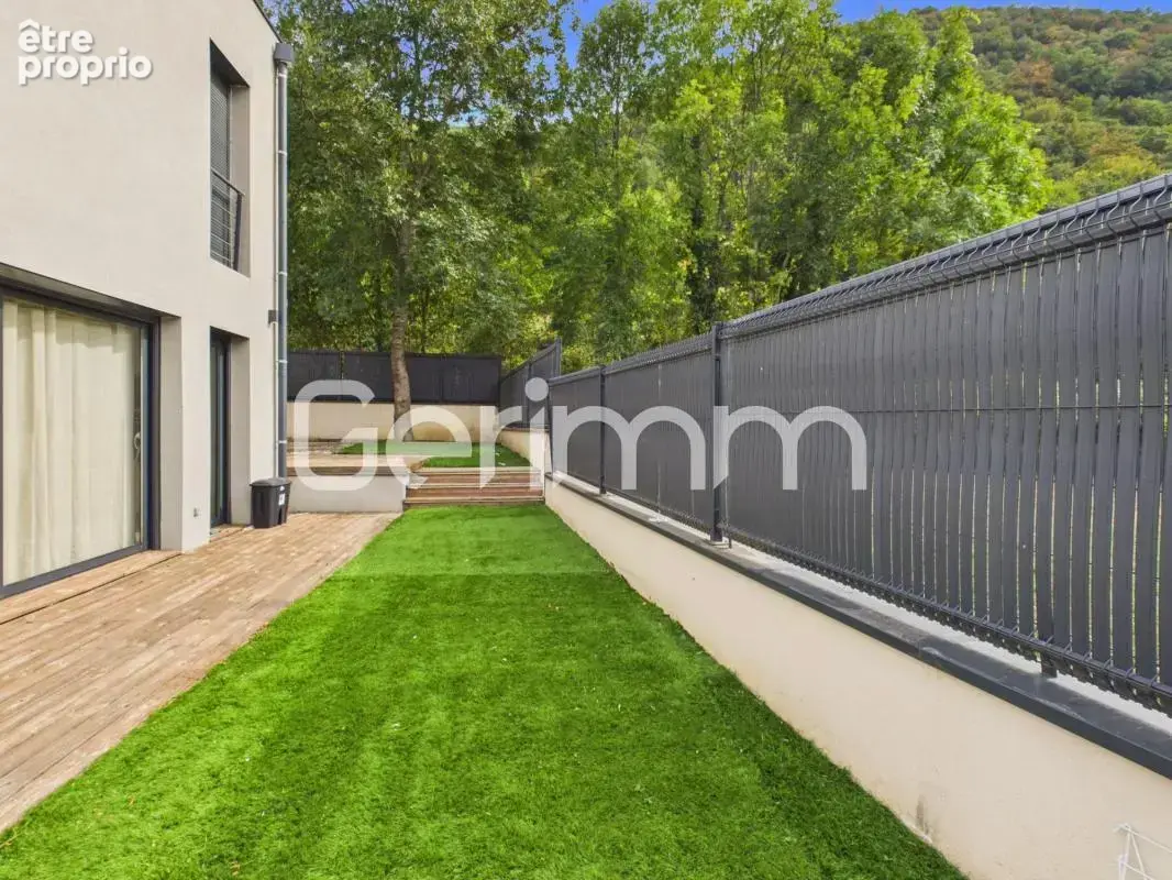Vente - Maison - 5 pièces + cuisine - 124 m² - 525 000 € - VIF - photo 6
