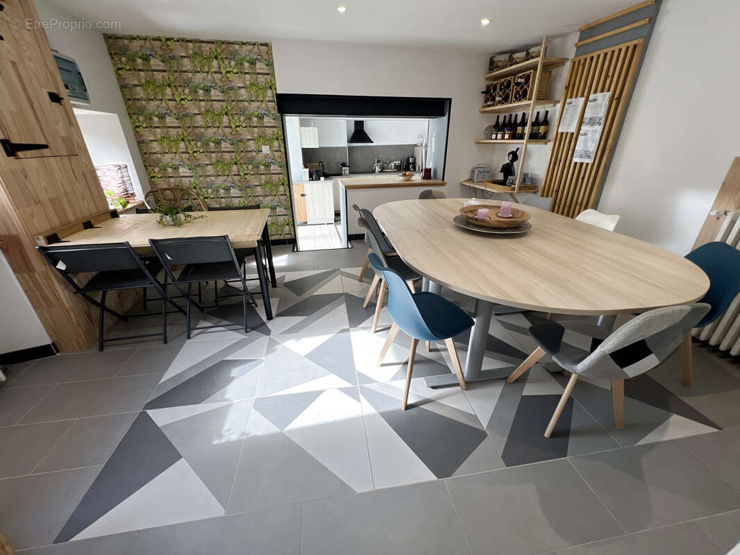 Maison à SAINT-JULIEN-MOLIN-MOLETTE