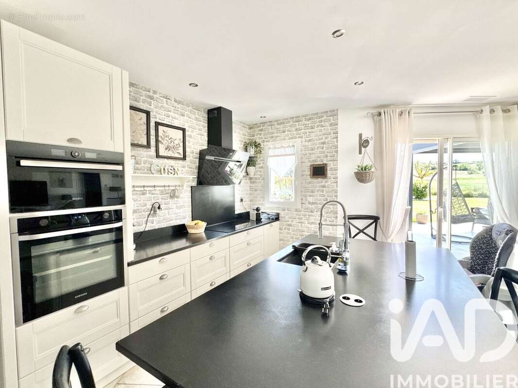 Photo 8 - Maison à VILLENEUVE-LES-MONTREAL