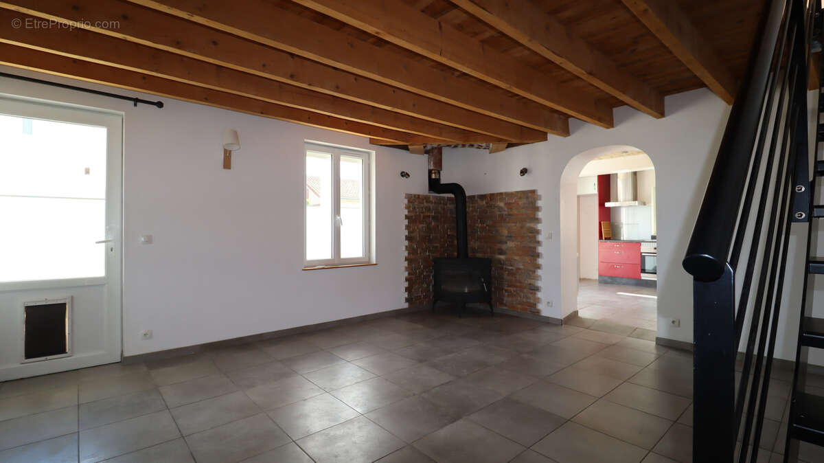 Maison à SURY-LE-COMTAL