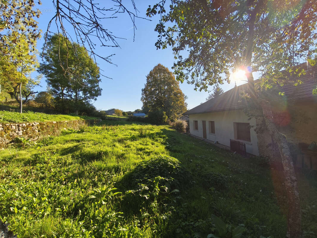Maison à THEZILLIEU