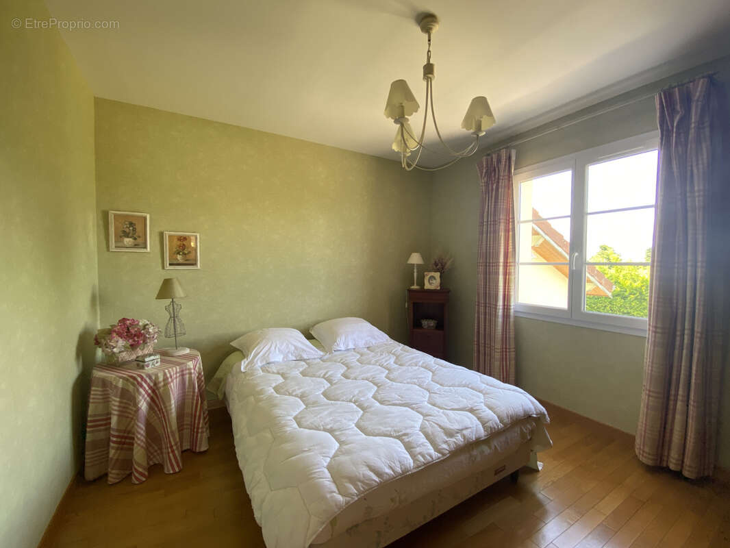 Maison à GIFFAUMONT-CHAMPAUBERT