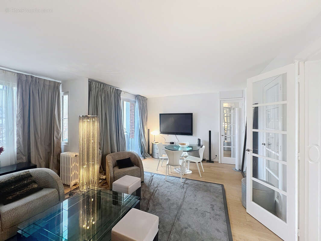 Appartement à NEUILLY-SUR-SEINE