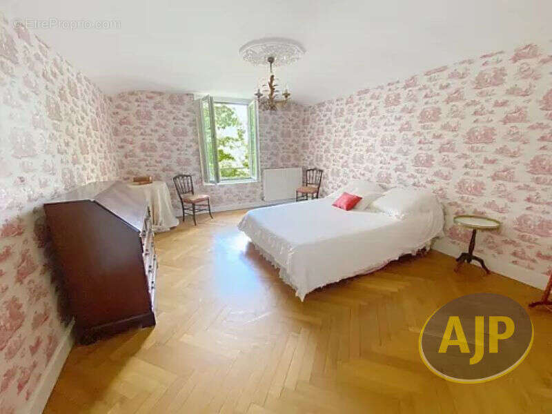 Maison de maître sur parcelle d'environ 1000m² - photo 8