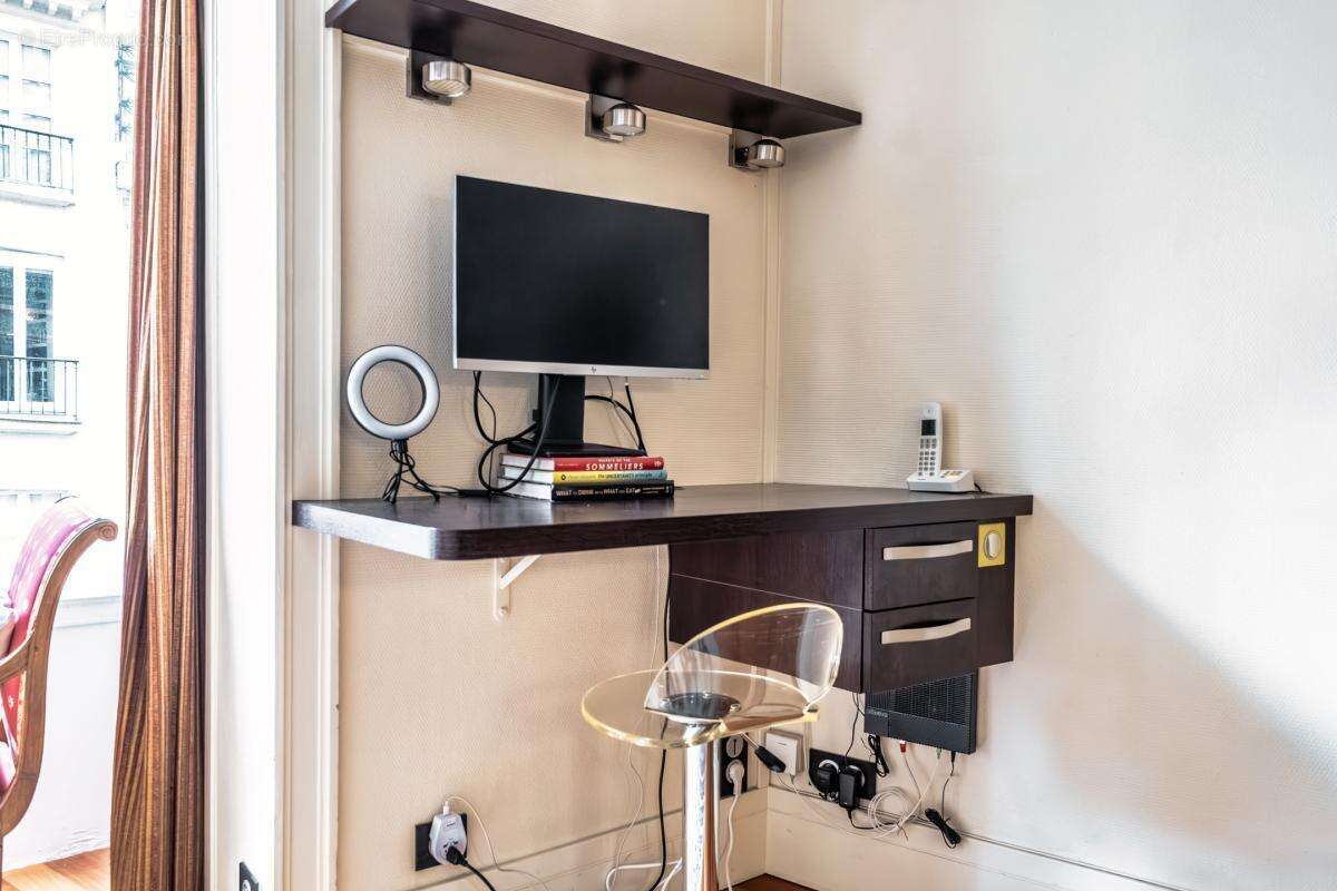 Appartement à PARIS-1E