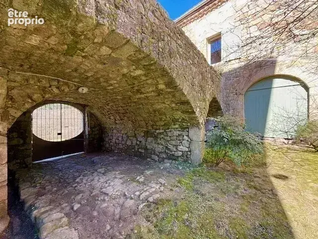 Bâtisse historique entièrement rénovée en chambres d'hôtes de standing (Sud Ardèche) - photo 3