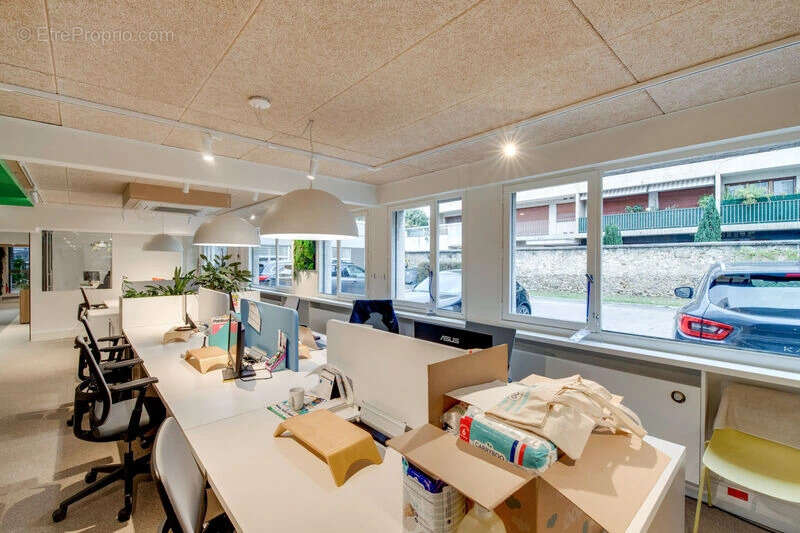 Métros Pt de Saint-Cloud et Pt de Sèvres, CORPIMMO vous propose à la vente un plateau indépendant avec sa grande cour et 15 plac - photo 8