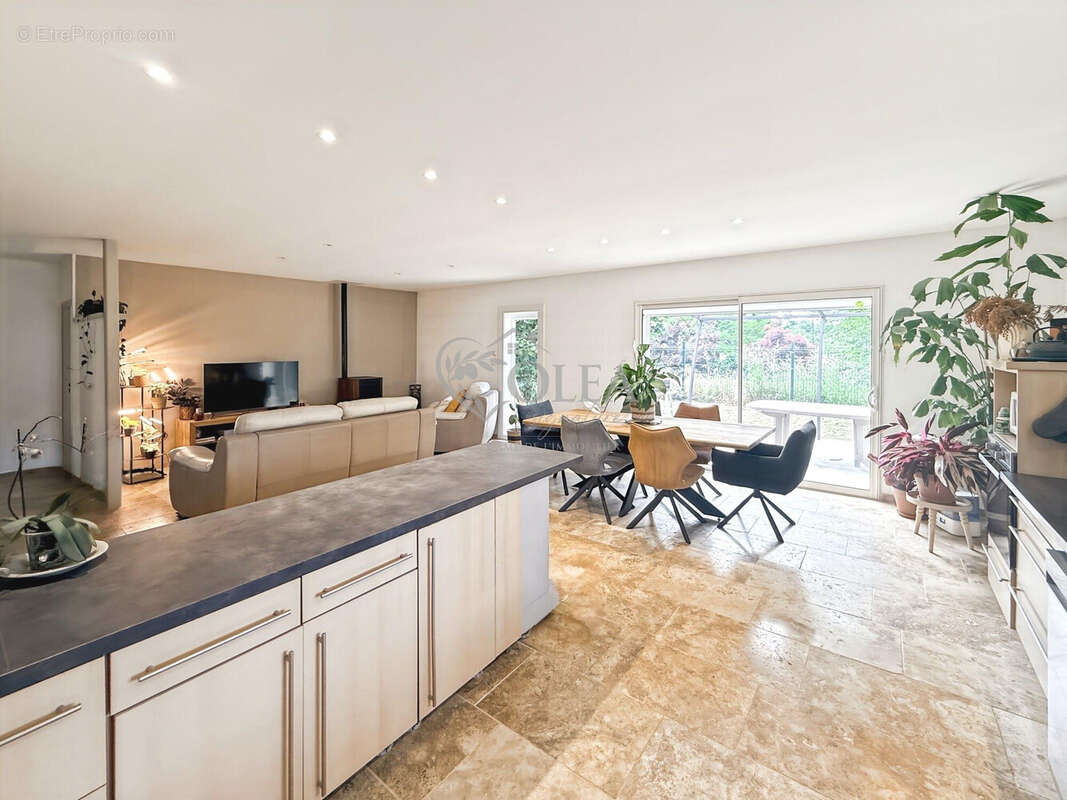 Maison 91 m² à Uzes  - photo 8