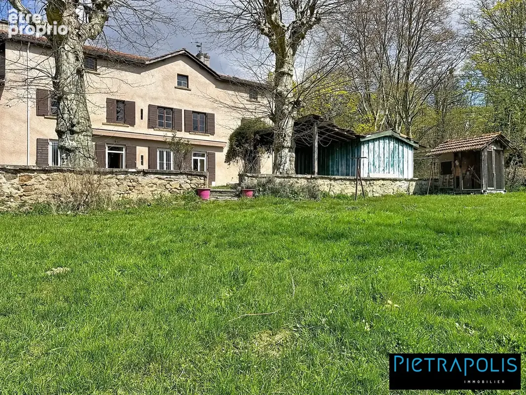 Maison 320 m² à Saint-Genis-Laval  - photo 4