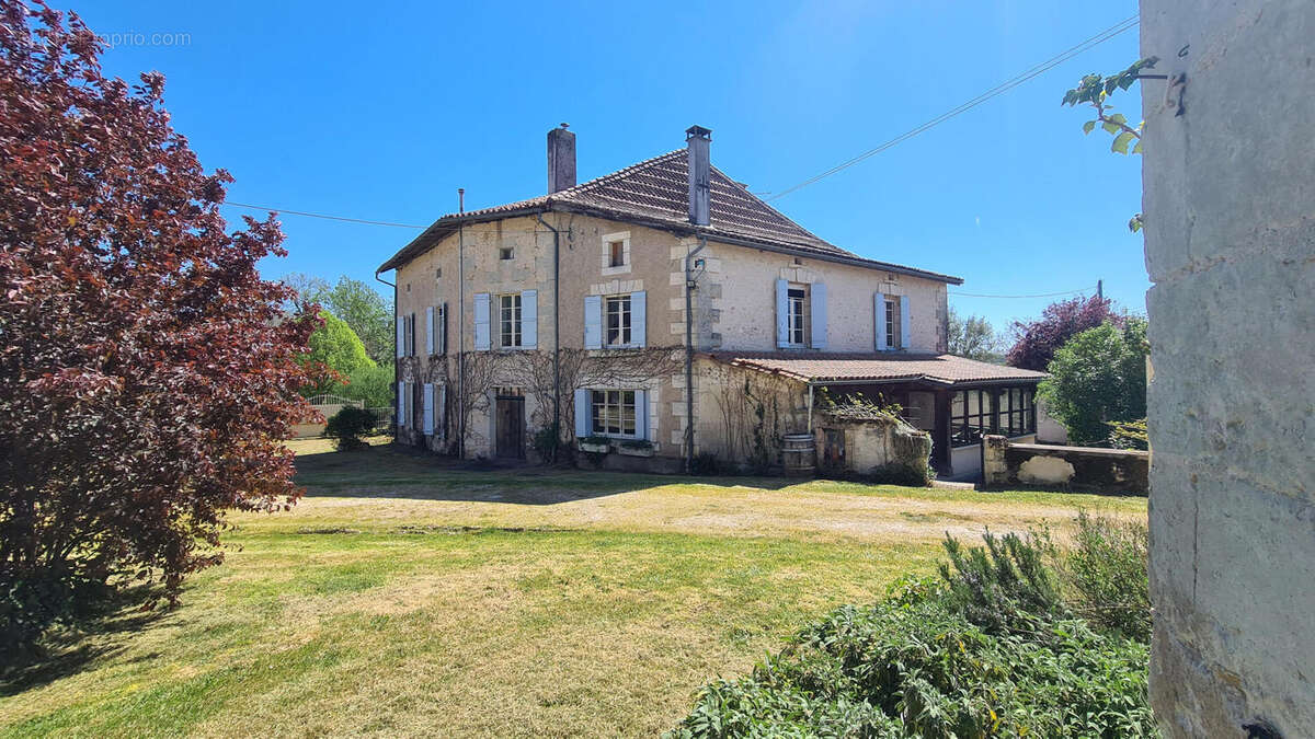 Charente property for sale Aubeterre sur Dronne _1 - Maison à AUBETERRE-SUR-DRONNE