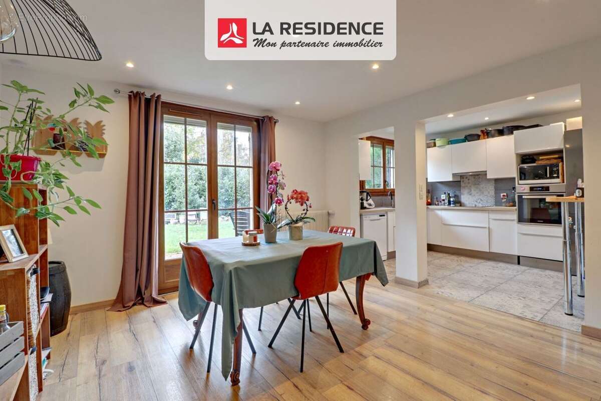 Maison à MAURECOURT