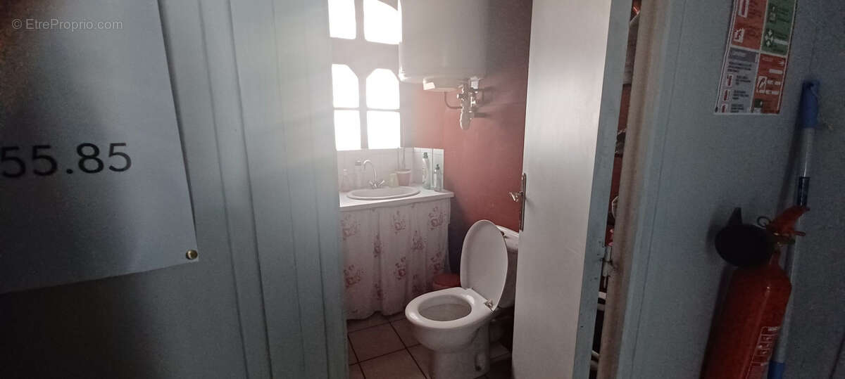 Commerce à ENTRAYGUES-SUR-TRUYERE