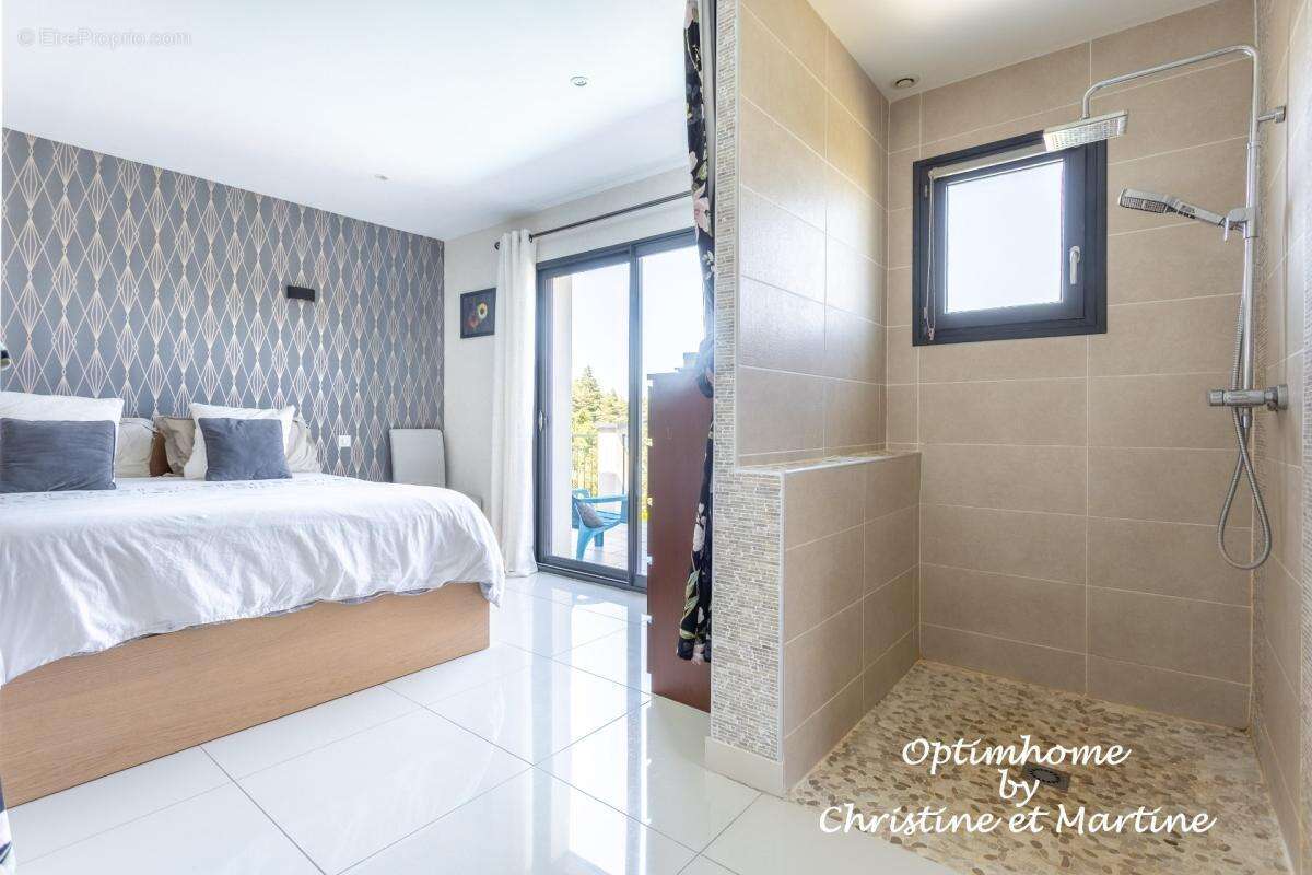 Orcines : maison contemporaine avec piscine – 192 m² – 4 chambres – terrain 715 m² - photo 9