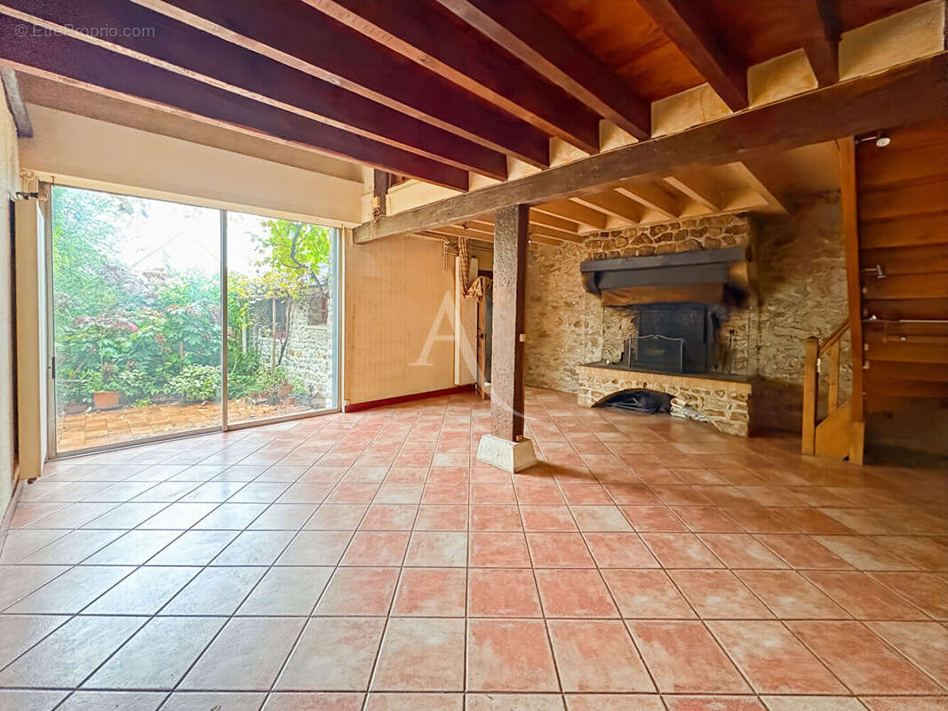 Maison à JANVILLE-SUR-JUINE