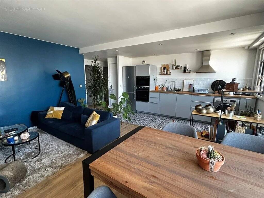 Appartement à COURBEVOIE
