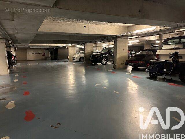 Photo 1 - Parking à PARIS-3E
