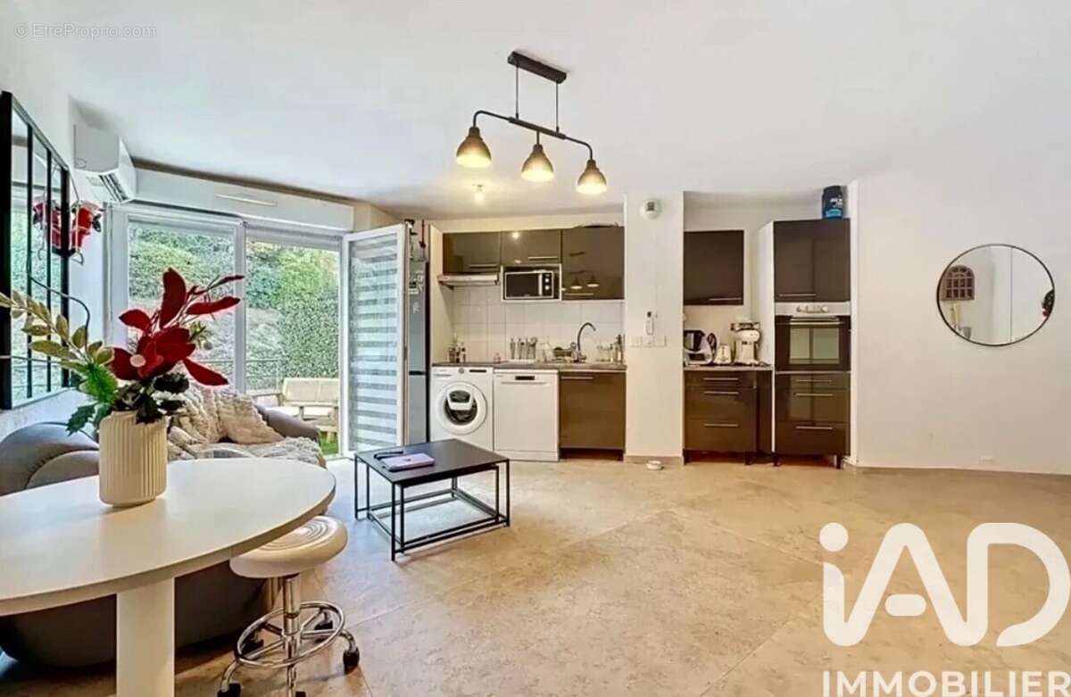 Photo 2 - Appartement à SAINT-LAURENT-DU-VAR