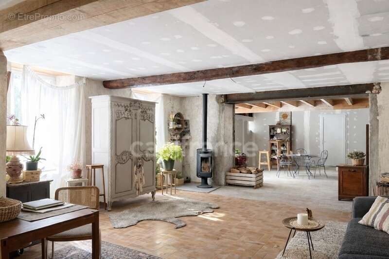 Longère charentaise de 131 m² avec dépendance et hangar - Fort potentiel - Vanzac (17) - photo 3