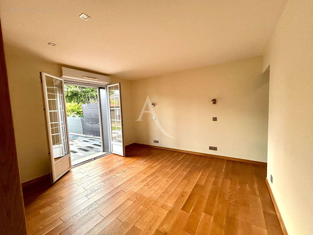 Maison à PARAY-VIEILLE-POSTE