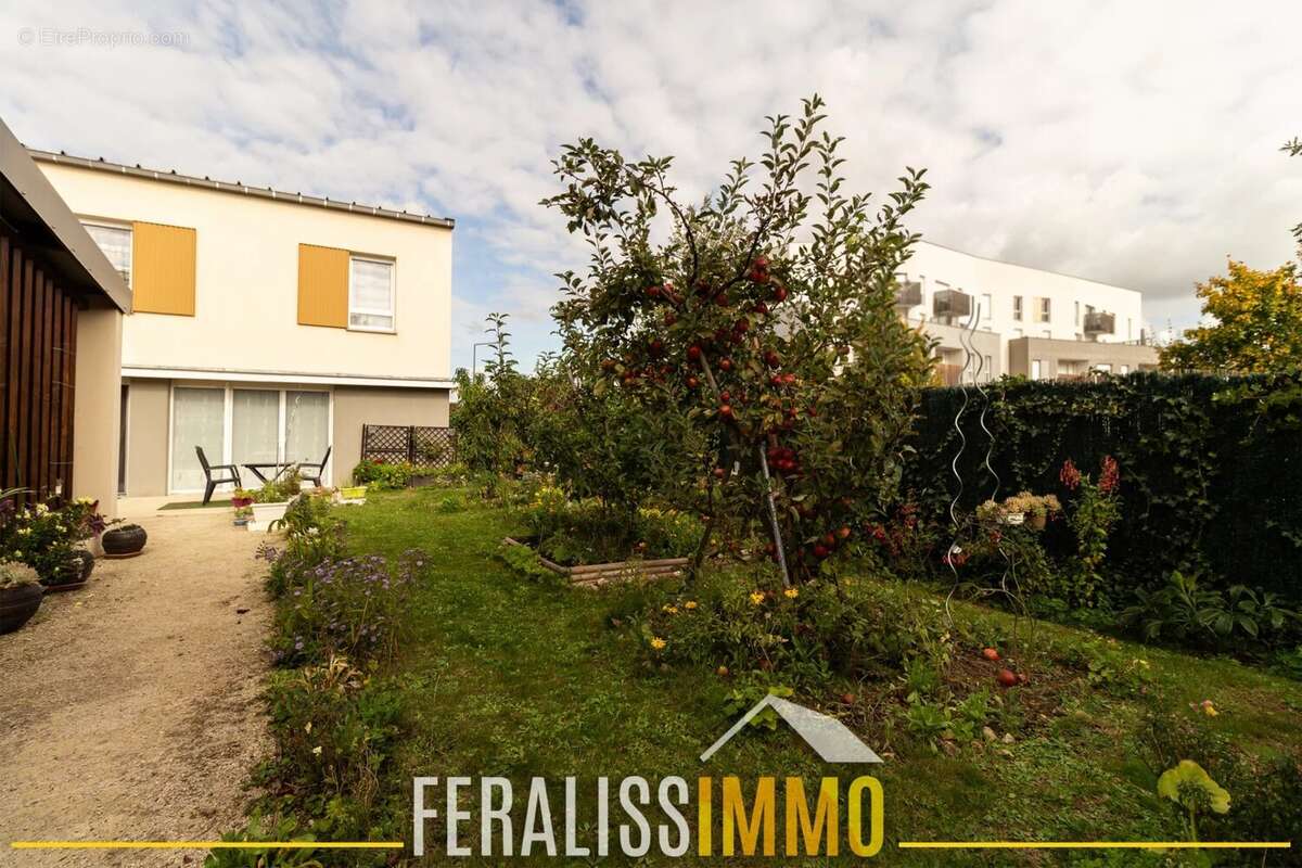 Maison à JOUY-LE-MOUTIER