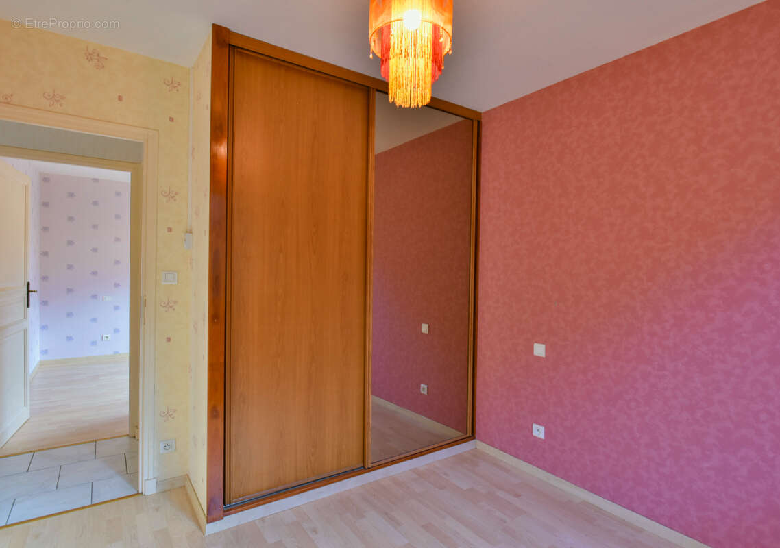 Maison individuel, +/-80 m2 , grande sous-sol 6pieces,  3 chambres, atelier en bois, jardin et forets - photo 15