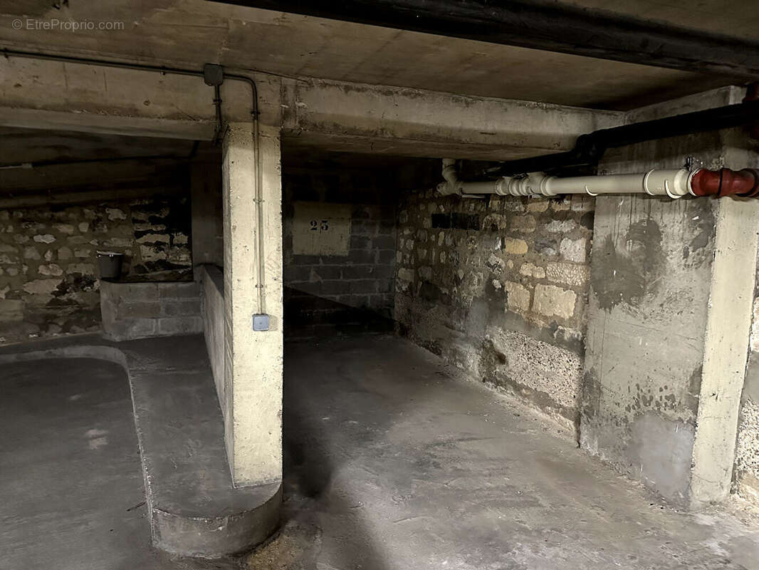Parking à PARIS-12E