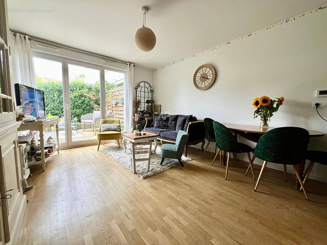 Appartement à HOUILLES