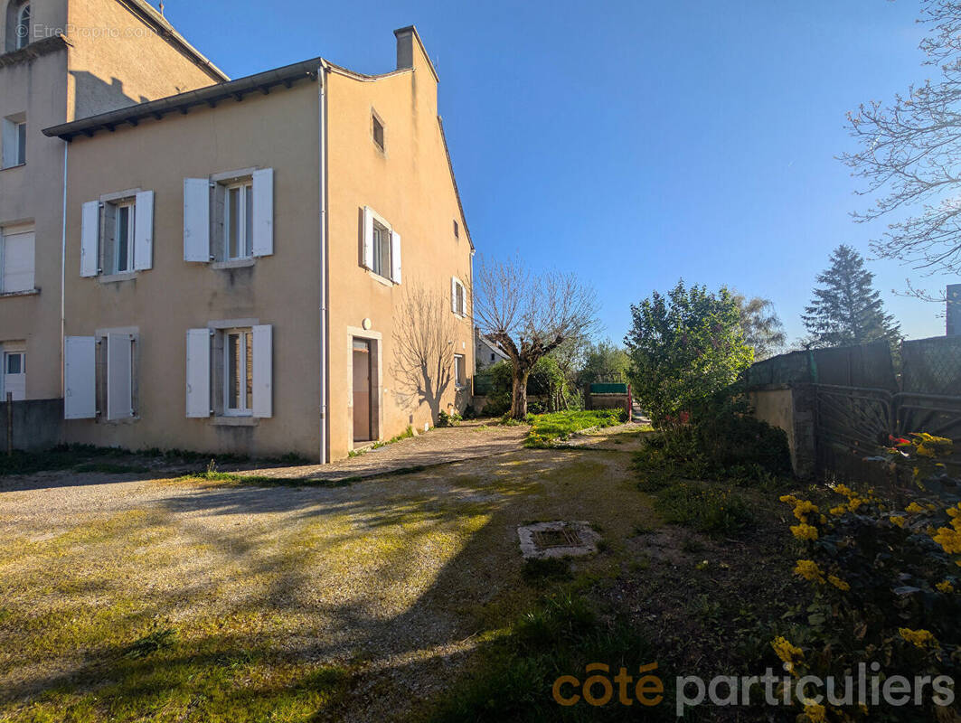 Maison à LUC-LA-PRIMAUBE