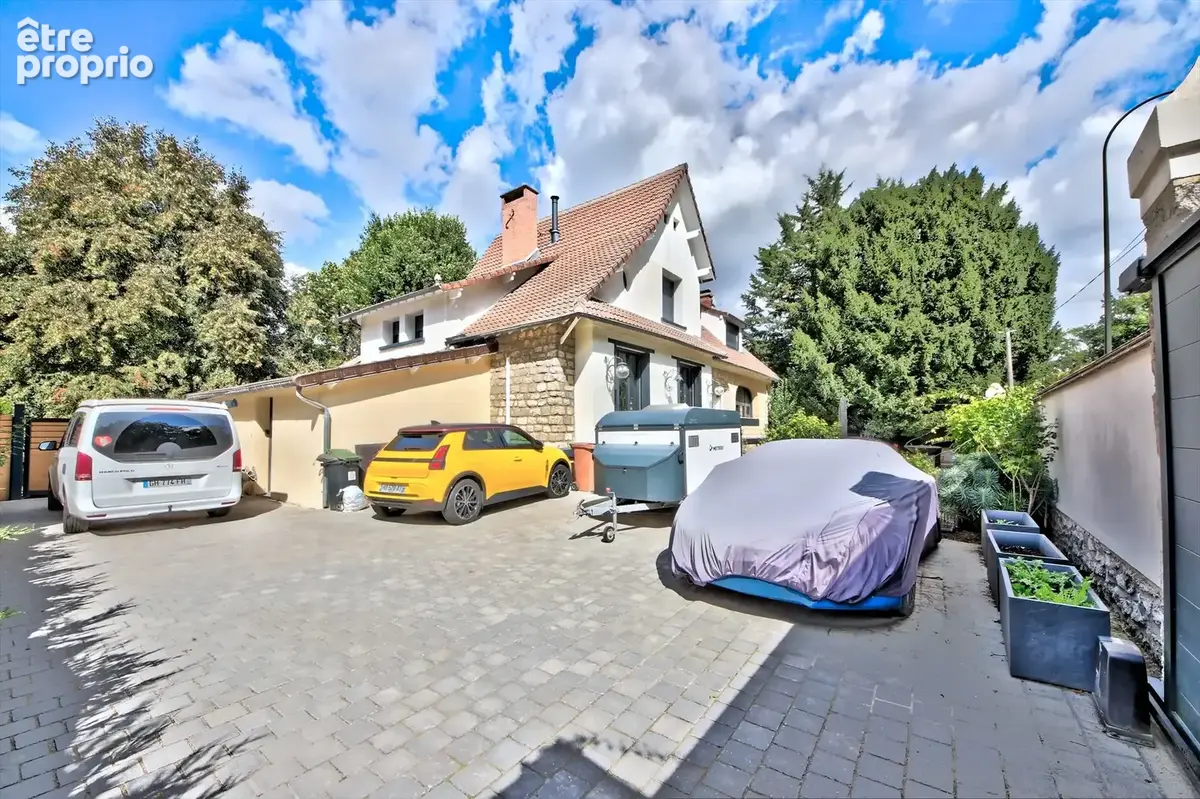 Maison 225 m² à La Celle-Saint-Cloud  - photo 4