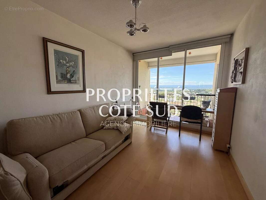 Appartement à VILLENEUVE-LES-AVIGNON
