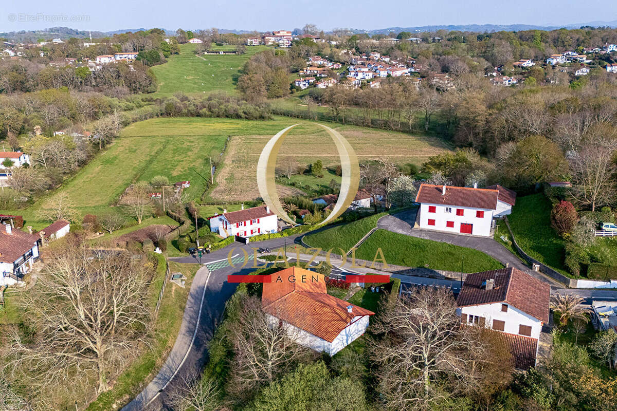 Maison à BASSUSSARRY