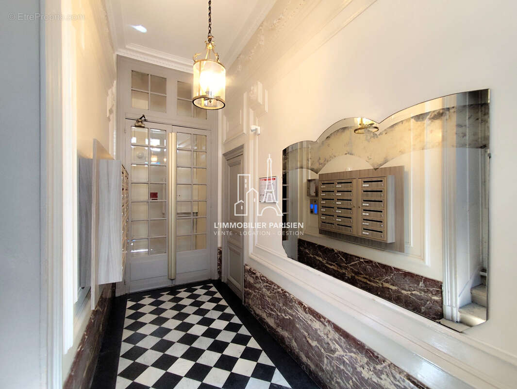 Appartement à PARIS-16E