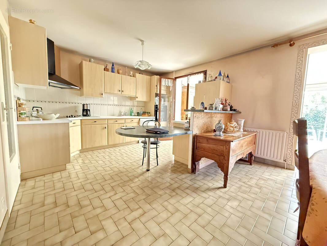 Maison à YVRE-L&#039;EVEQUE