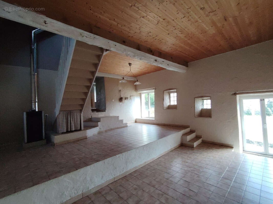 Maison à CONDE-SUR-NOIREAU