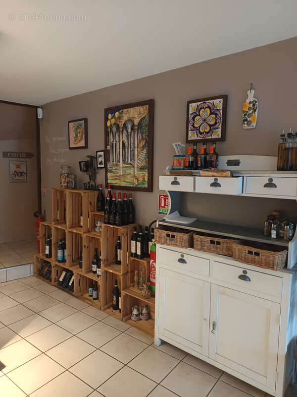 Commerce à SAINT-ARNOULT-EN-YVELINES