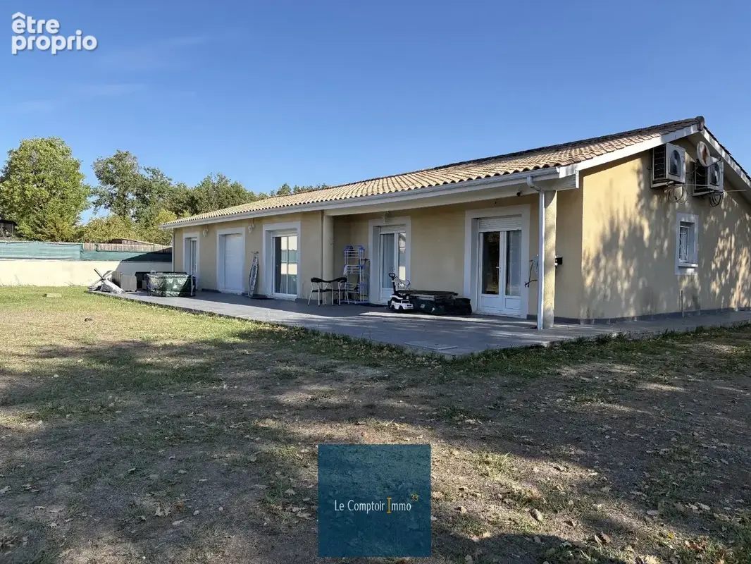 Sur la commune de Sainte Eulalie  maison avec 6 pièces - photo 1