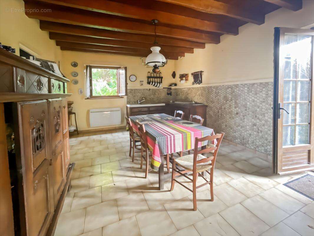 Maison à MANZAC-SUR-VERN