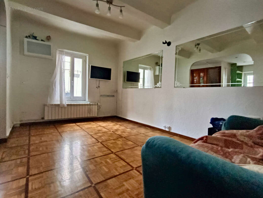 Appartement à MARSEILLE-5E
