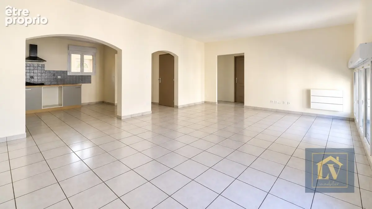 A vendre spacieux T3 avec place de stationnement dans garage - photo 1